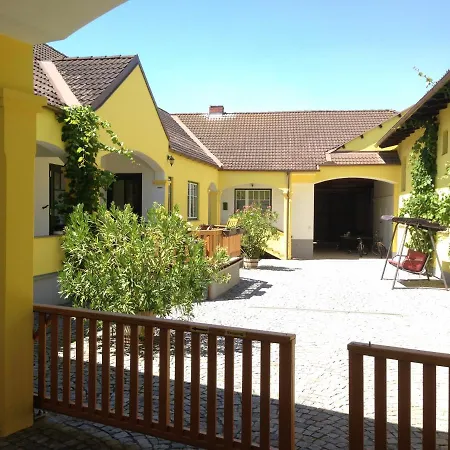 Winzerhof & Gastehaus Greil *